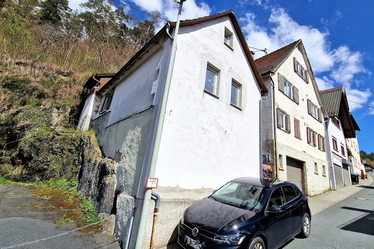 Top Angebot: 1 Grundstück, 3 Gebäude, bis zu 5 WE, davon 3 vermietet