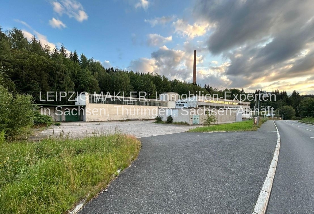 Mehrgeschossige Gewerbehalle mit ca. 6.000 m² Nutzfläche und großem Grundstück (16.838 m²), flexibel nutzbar