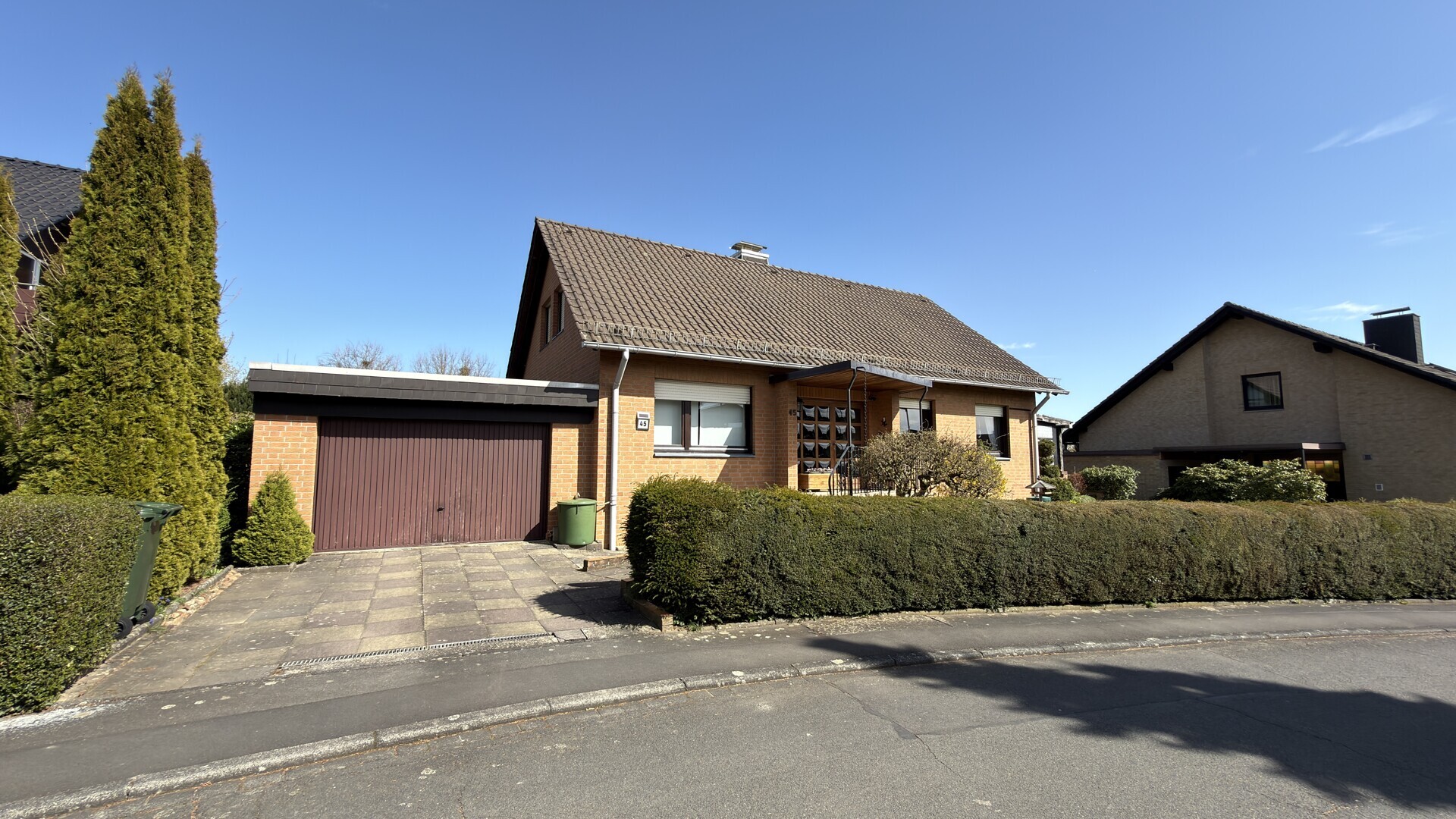 Freistehendes Einfamilienhaus mit Wintergarten und großem Grundstück - KEINE KÄUFERPROVISION !