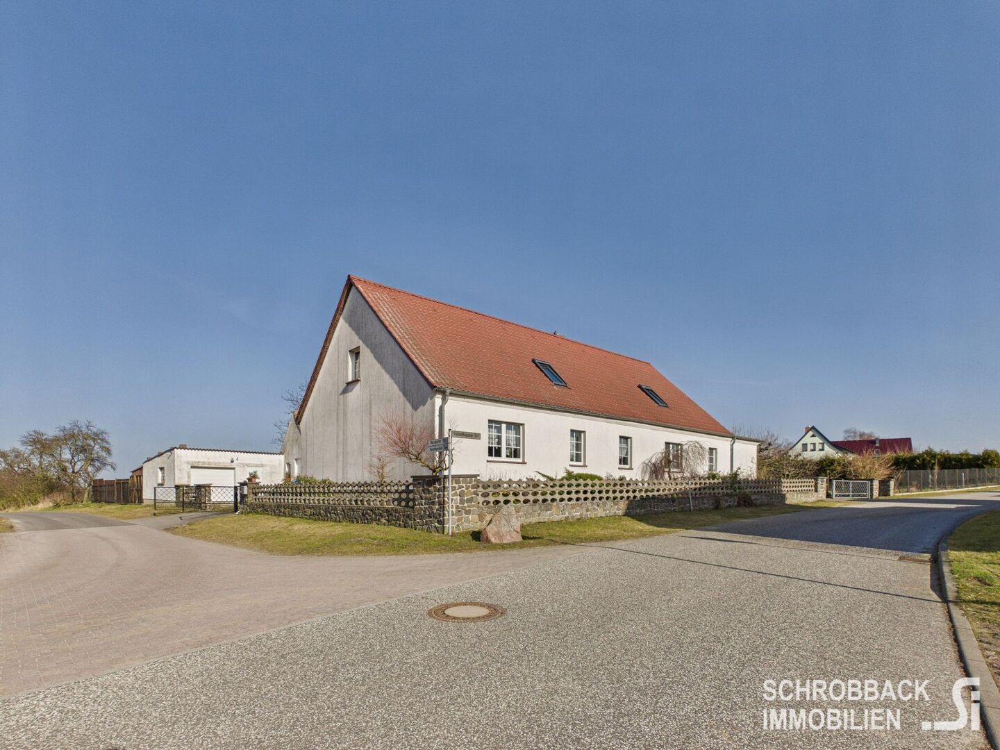 Doppelhaus in Arensdorf mit zusätzlichem Bauland und freiem Blick ins Grüne