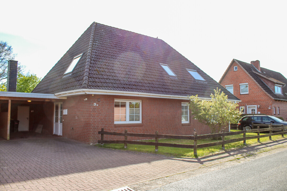 ***Zweifamilienhaus mit Carport an Kapitalanleger in ruhiger Lage zu verkaufen!!!***