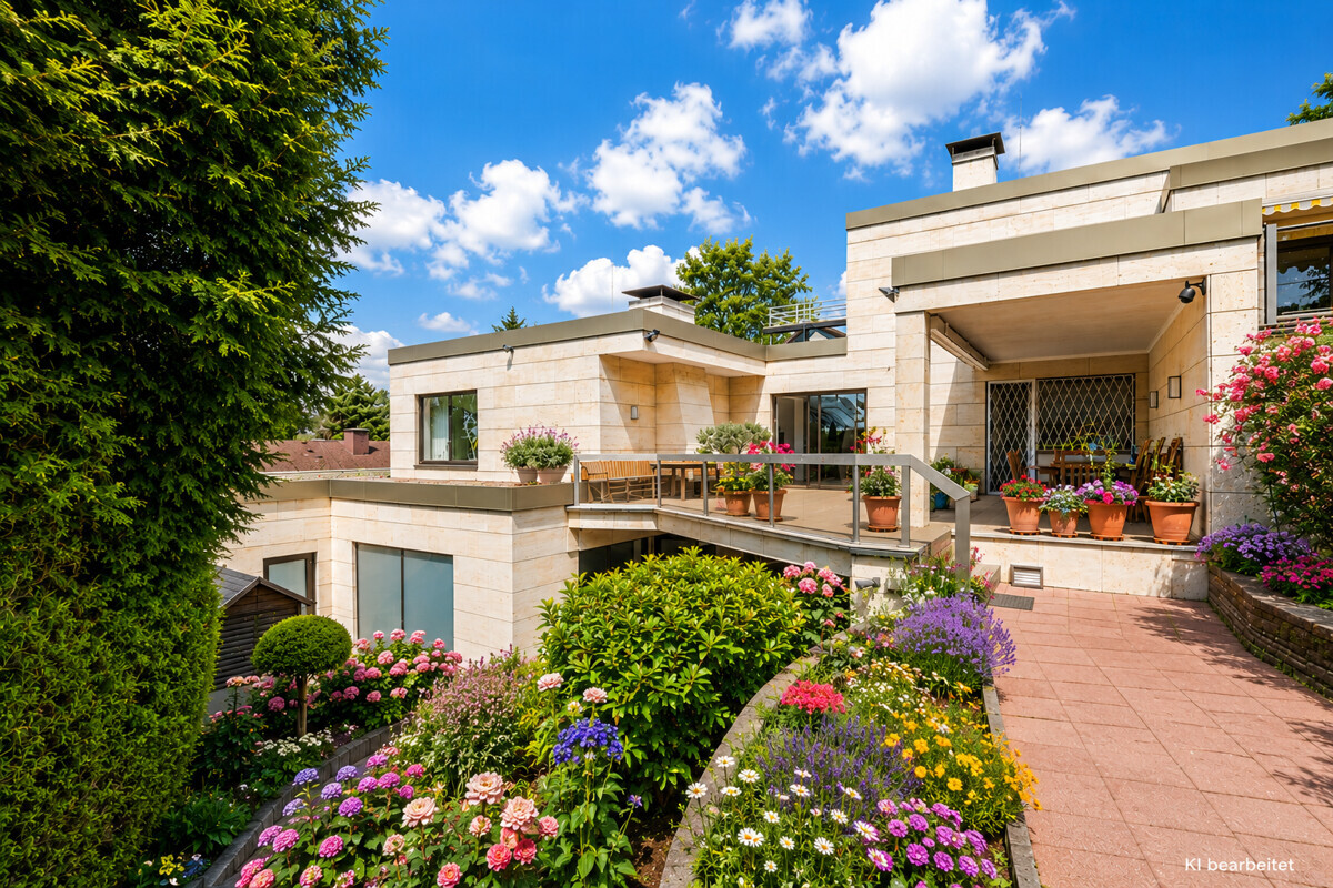 LUXURIÖSES  HAUS-IN-HAUS ANWESEN MIT INDOOR-POOL IN TOPLAGE VOM KÖNIGSTEINER  JOHANNISWALD