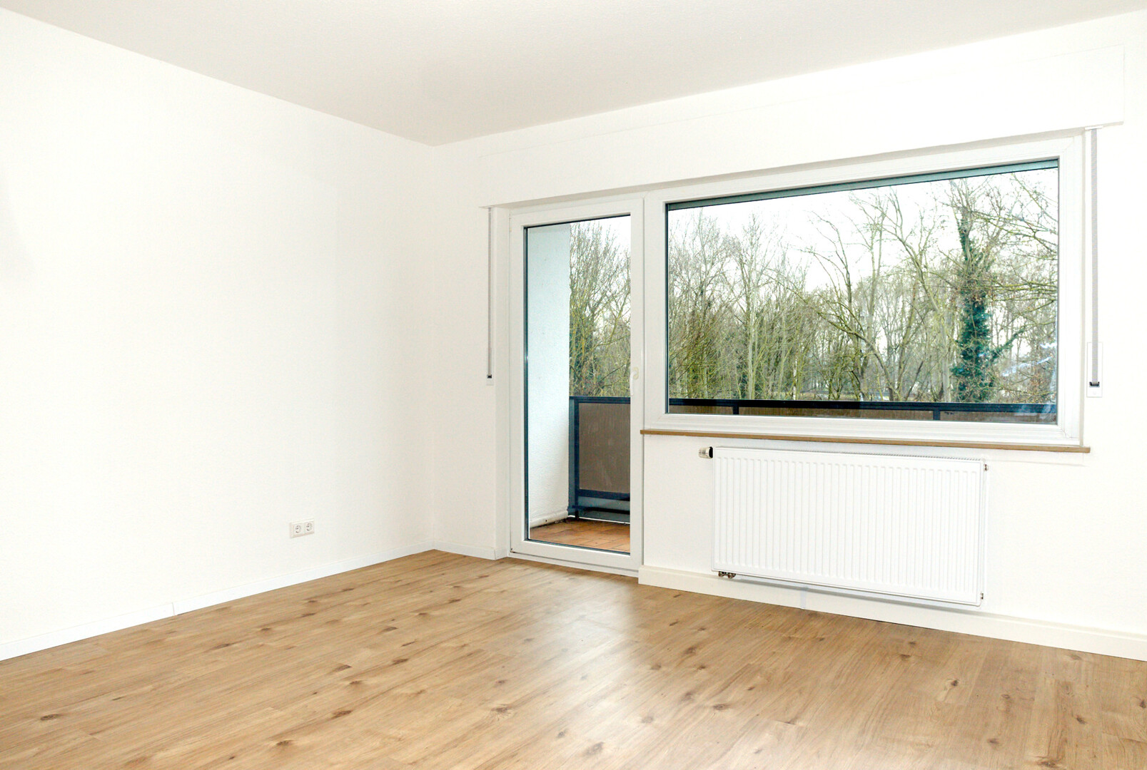 Geräumige 4 Zimmer Wohnung mit Balkon in top Zustand!