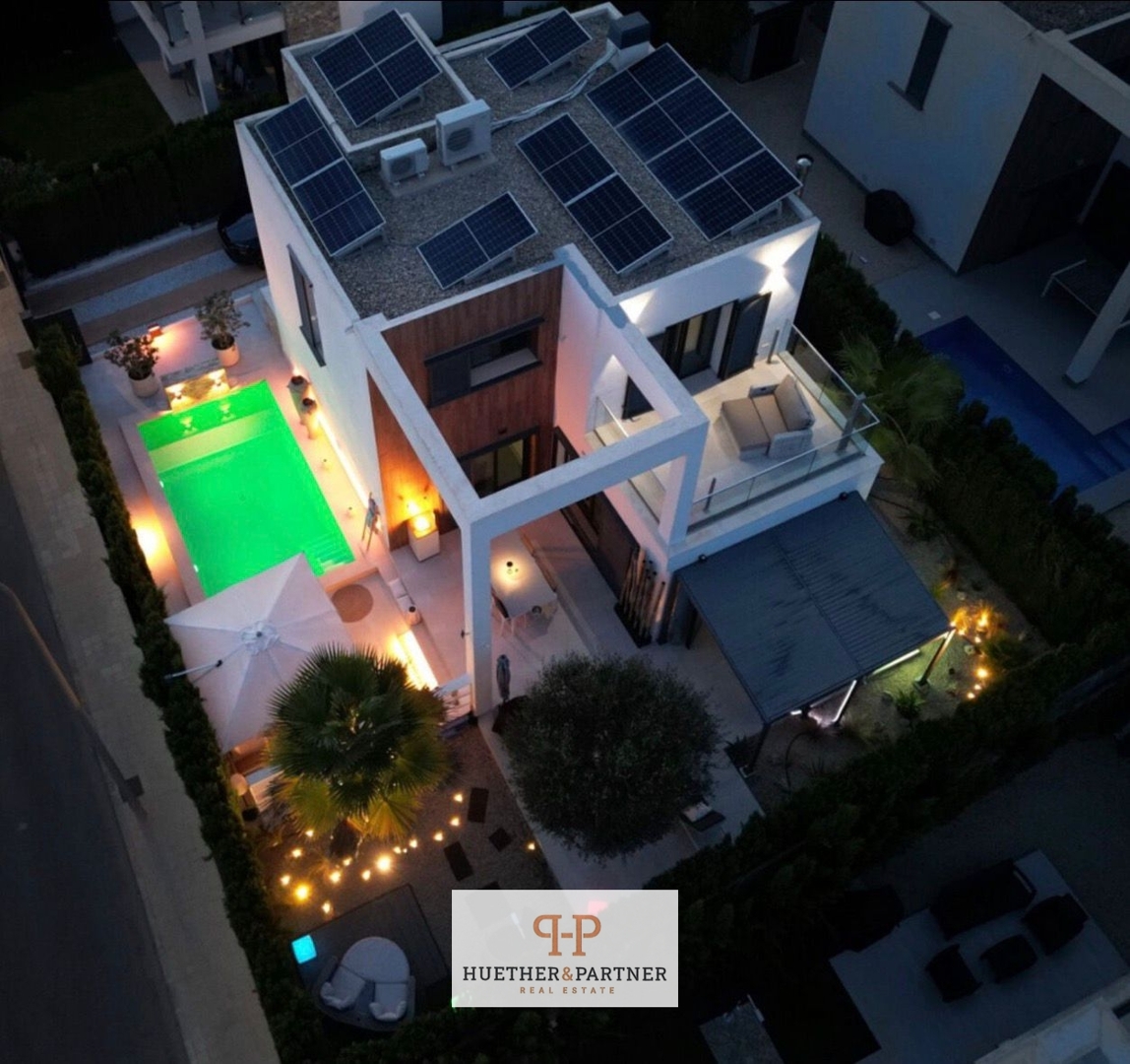 Exclusive Luxusvilla auf Mallorca kaufen - Designer-Bauhausvilla mit Pool, Meerblick, nahe Golfplatz