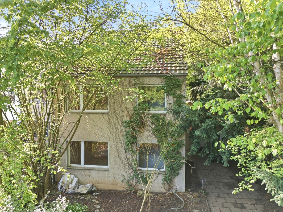 Sanierungsbedürftiges Reihenendhaus mit Garage in Köln-Heimersdorf (Erbpachtgrundstück)