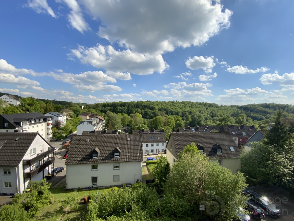 Attraktive 4-Zimmer-Eigentumswohnung mit Garage und traumhaftem Fernblick