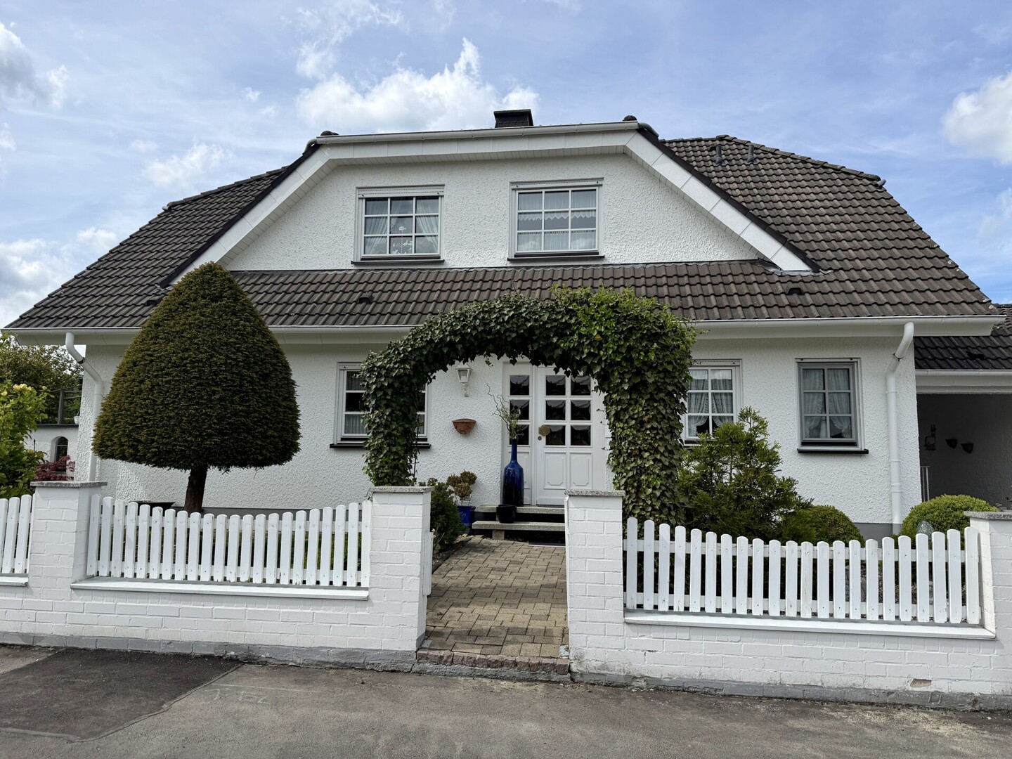 Zuhause im Grünen - EFH mit Doppelgarage in Knüllwald OT!