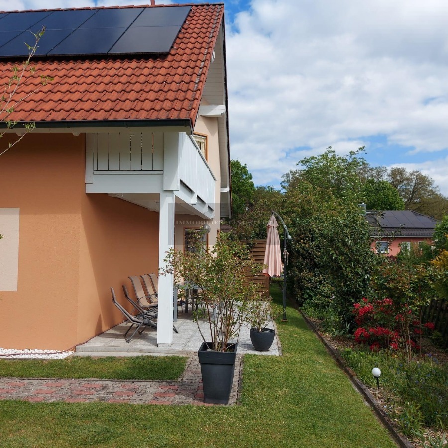 Immobilien-lindstedt.de / HOCHWERTIGES EINFAMILIENHAUS MIT GROßEM GRUNDSTÜCK UND AUTARKER ENERGIE