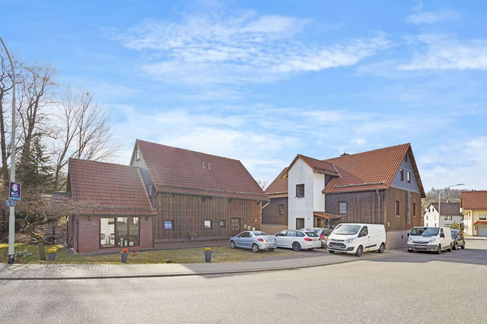 Renditestarke Kapitalanlage - 2 Wohnhäuser mit Garten in charmanter Lage