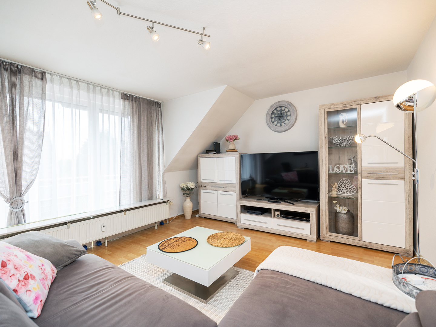 Helle und gepflegte 2-Zimmer-Dachgeschosswohnung mit großzügigem Balkon in Bad Oeynhausen