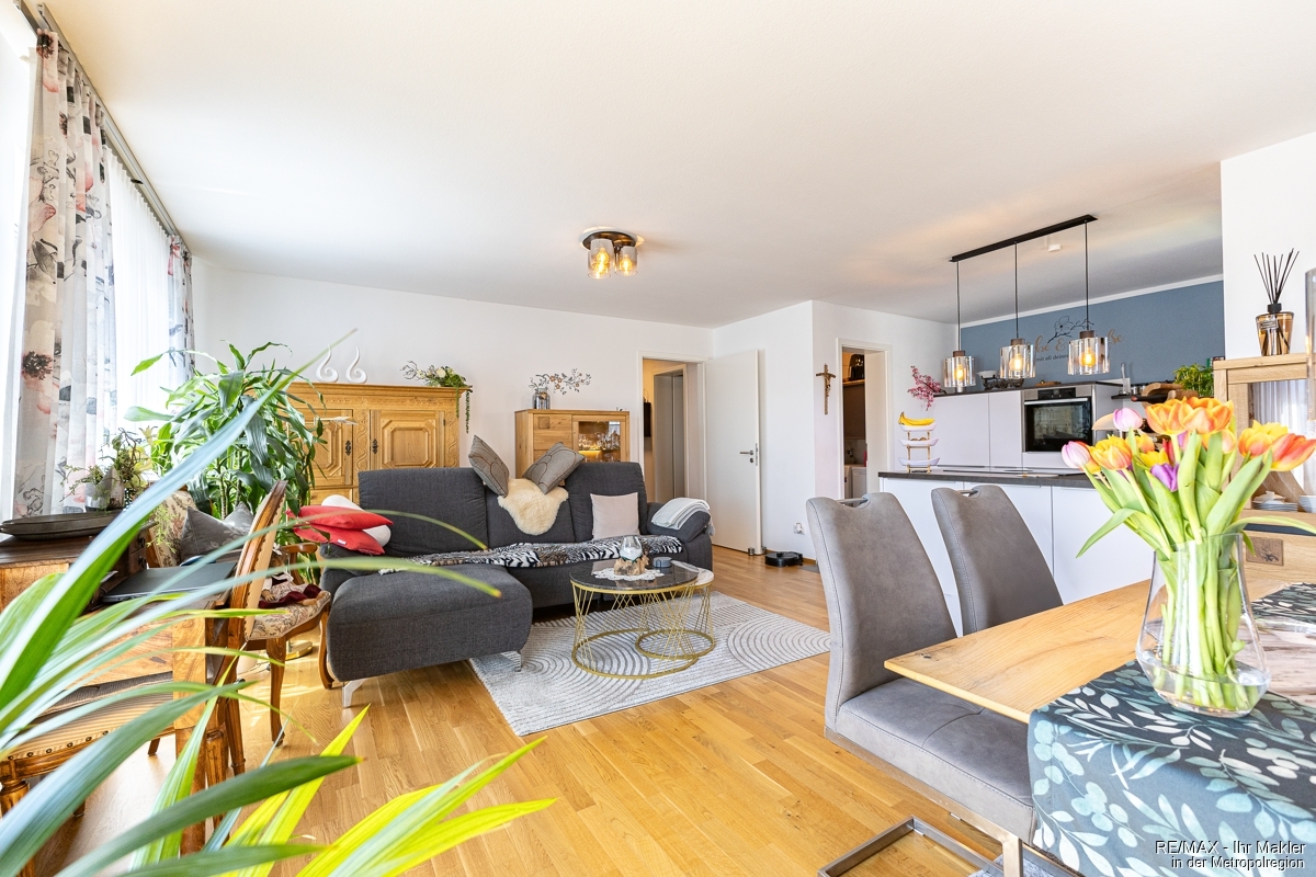 Penthouse-Wohnung mit Dachterrasse in ruhiger Lage
„Open House Samstag, 13.06.2026, um 14:00 Uhr“