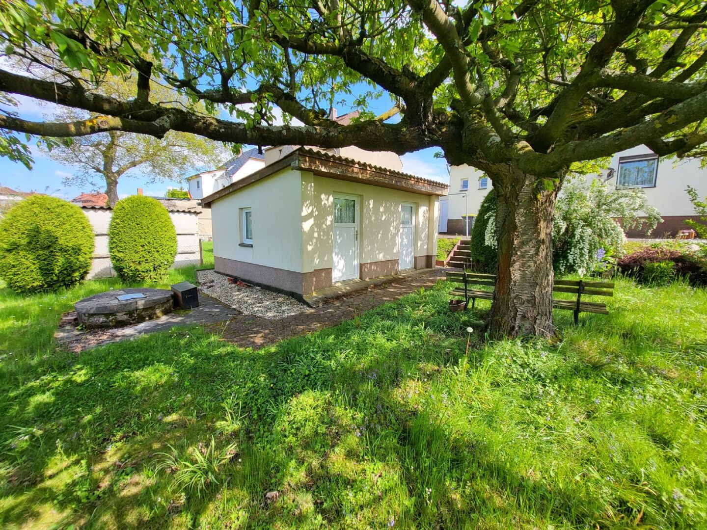 Ein Haus mit idyllischem Garten und vielen Möglichkeiten zum Gestalten