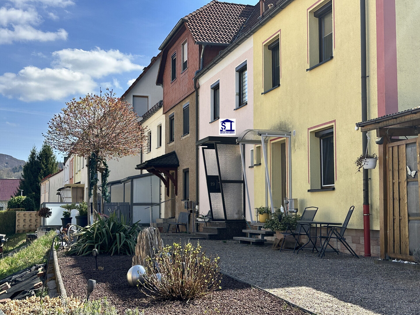 komplett saniert - Kleines Raumwunder mit Garten