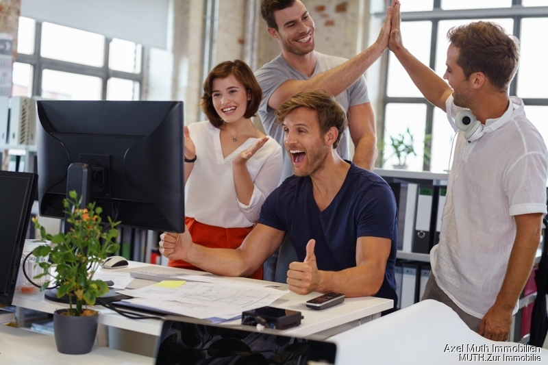 Vielseitiges Wohn-und Geschäftshaus mit Büro und Nebengebäuden