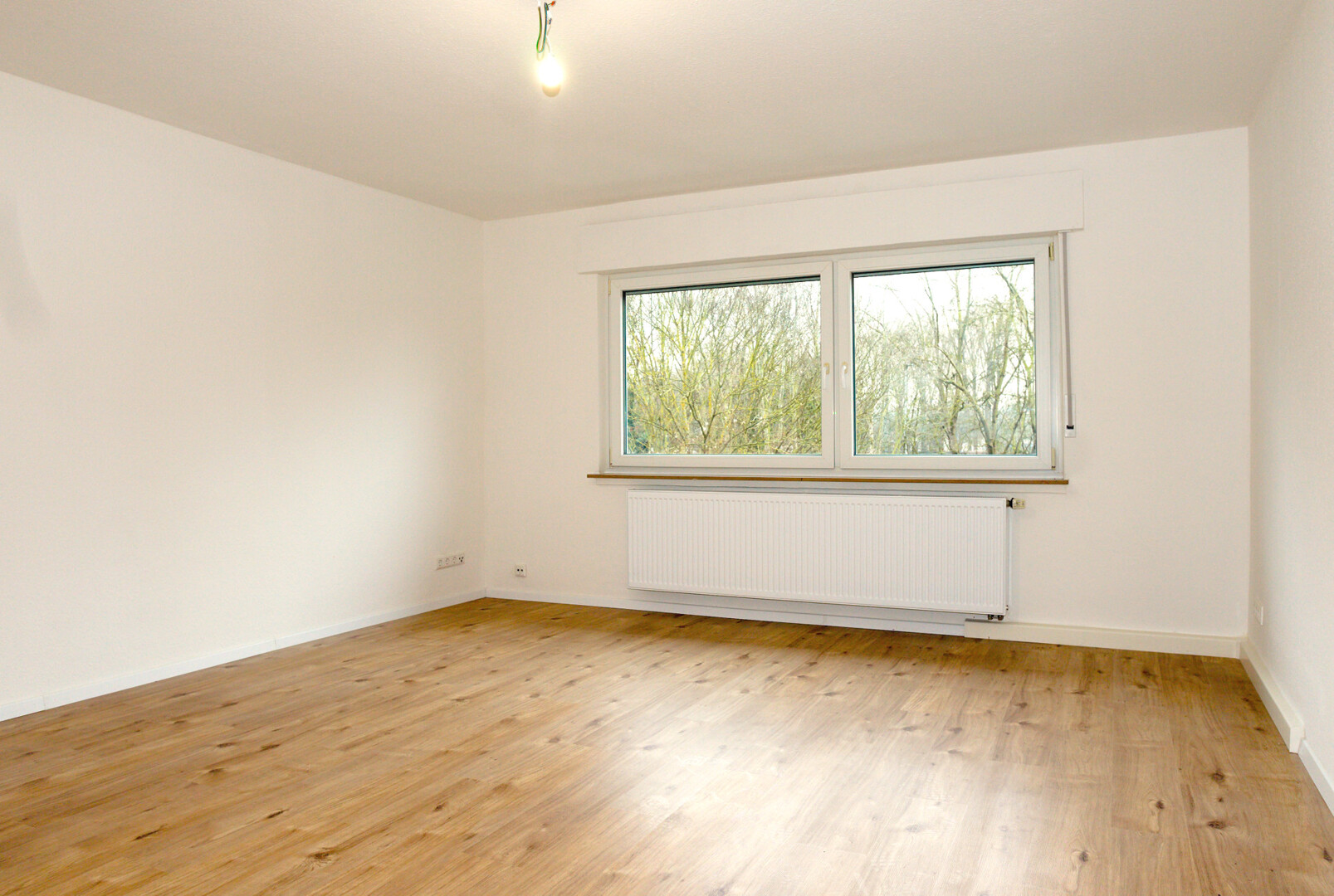 Exklusive Kapitalanlage oder Eigennutzung!
Gepflegte 4 Zimmer-Wohnung mit Balkon inkl. Garage