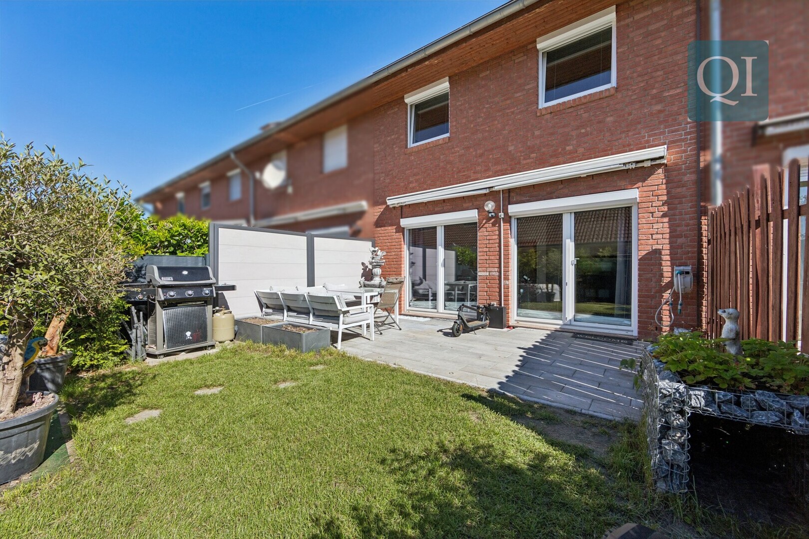QI: Hämelerwald - Modernisiertes Reihenhaus mit Wellnessbereich, PV-Anlage , Garten und Carport