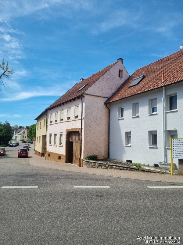Platz für große Pläne – Wohnhaus mit 10 Zimmern, gewerblich nutzbaren Nebengebäuden für Macher.