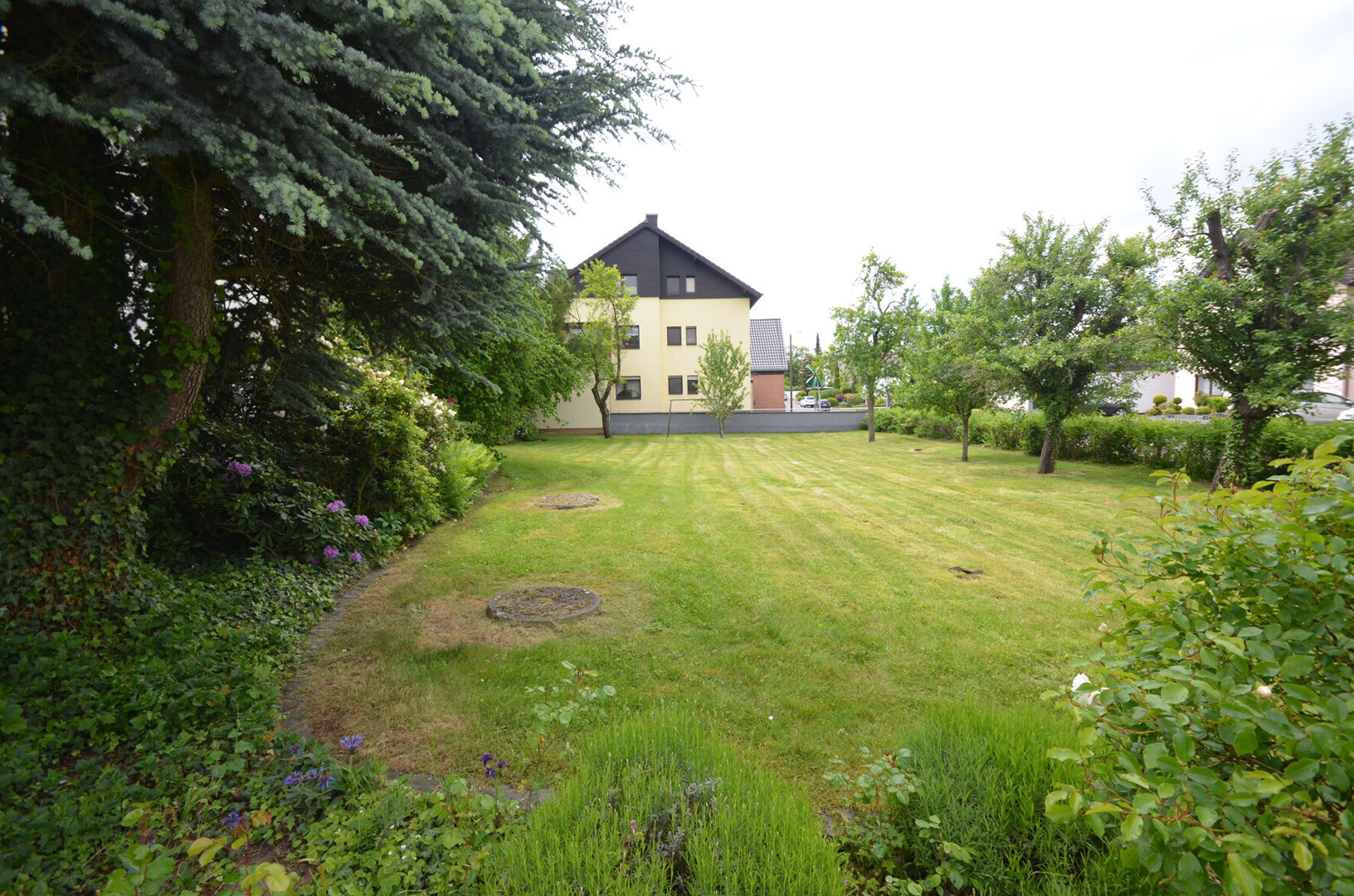 Individuelles Einfamilienhaus mit sehr großem Garten