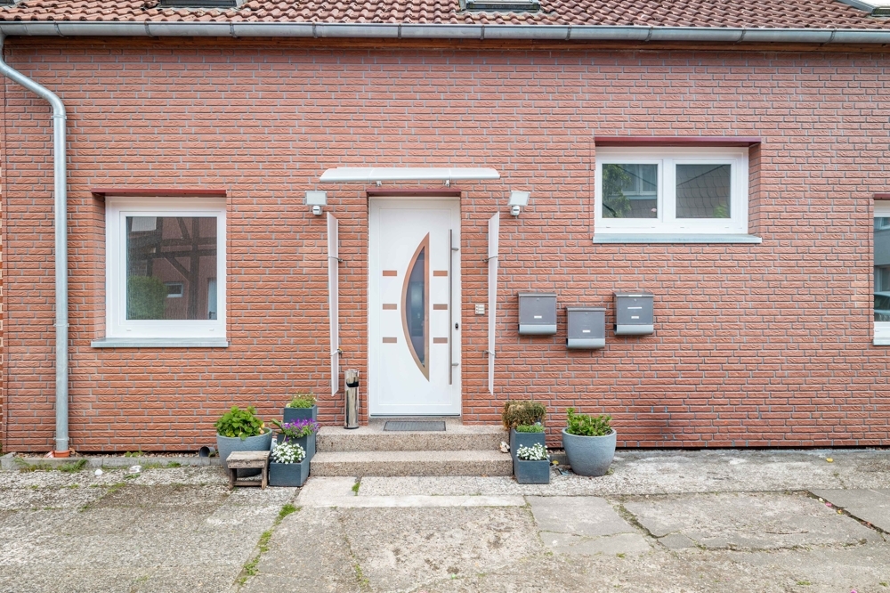 Für Kapitalanleger: Kleines Mehrfamilienhaus in guter Lage, Langenhagen-Kaltenweide (provisionsfrei)