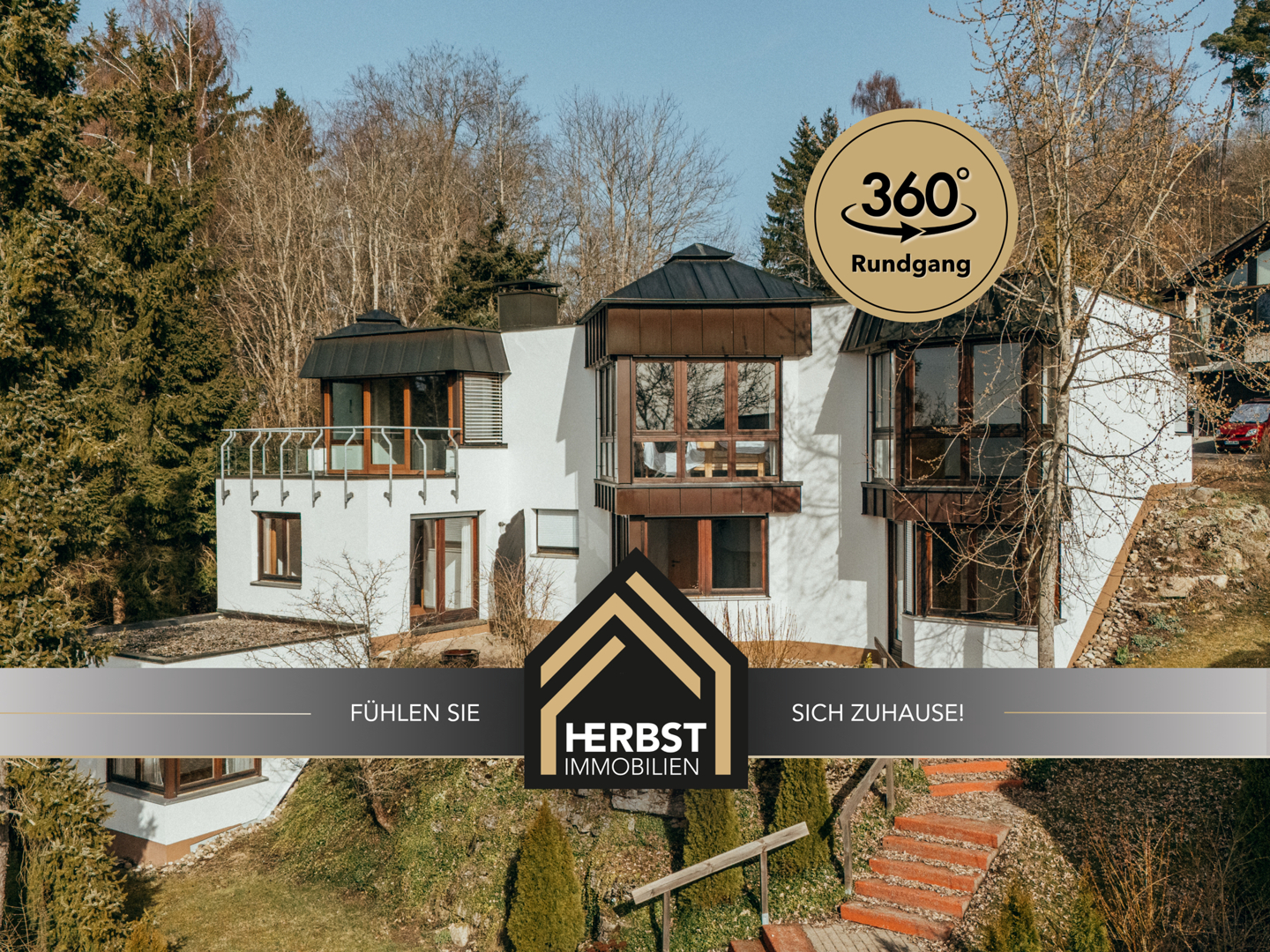 Architektenvilla mit Panoramablick -
Drei Hauszugängen, hoher Privatsphäre und Waldrandlage