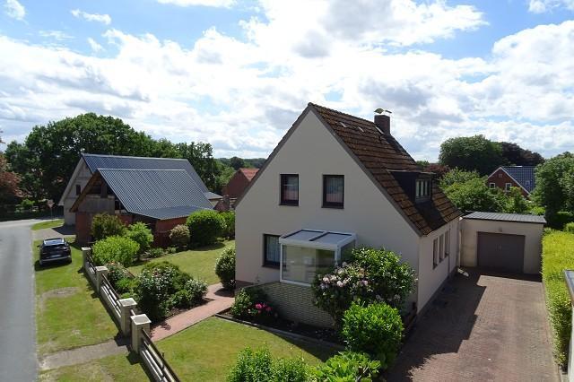 Kleines Einfamilienhaus mit Garage und großem Gartenhaus am Ortsrand von Wehden (Schiffdorf)