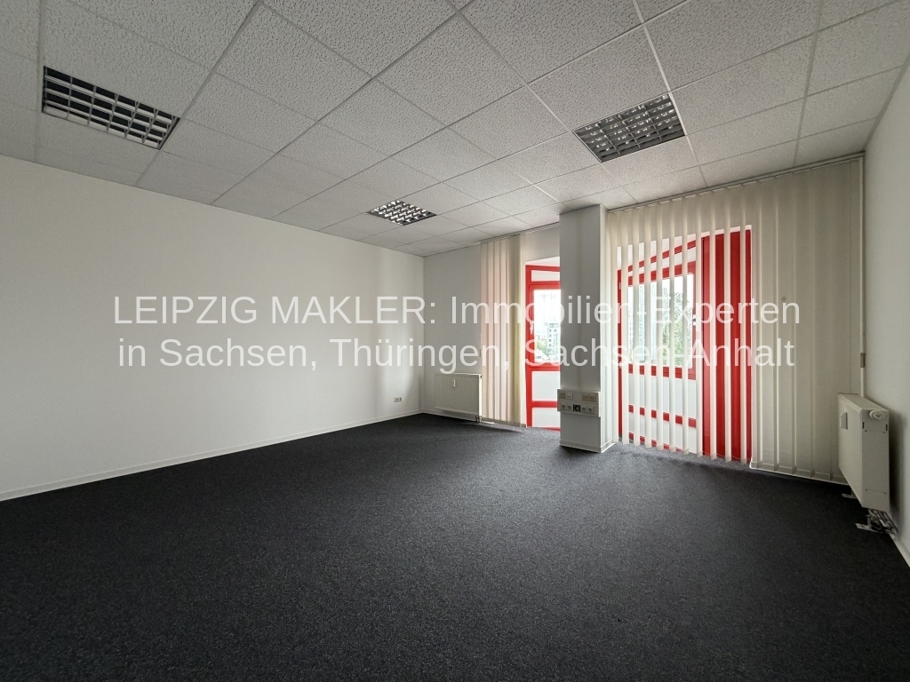 BÜRO + Empfangslounge + Gemeinschaftsküche + WC-Anlage - optional: Lager + PKW-Stellplätze