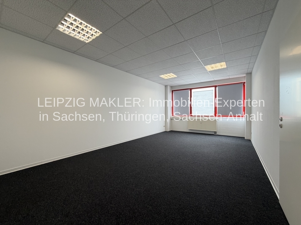 BÜRO + Empfangslounge + Gemeinschaftsküche + WC-Anlage - optional: Lager + PKW-Stellplätze
