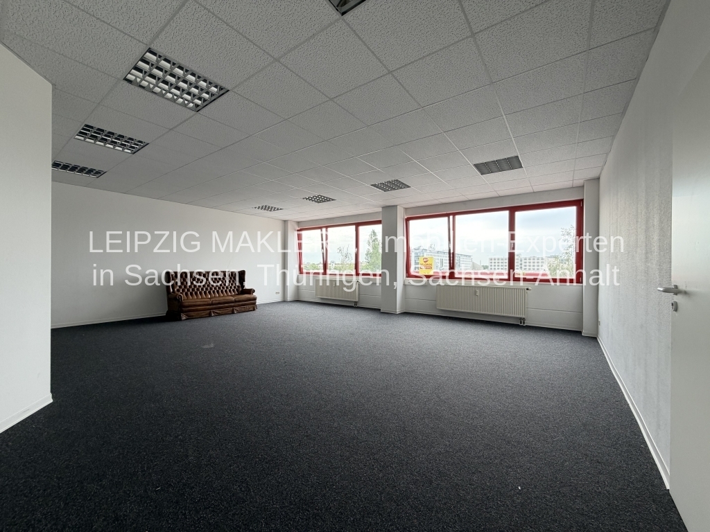 BÜRO + Empfangslounge + Gemeinschaftsküche + WC-Anlage - optional: Lager + PKW-Stellplätze