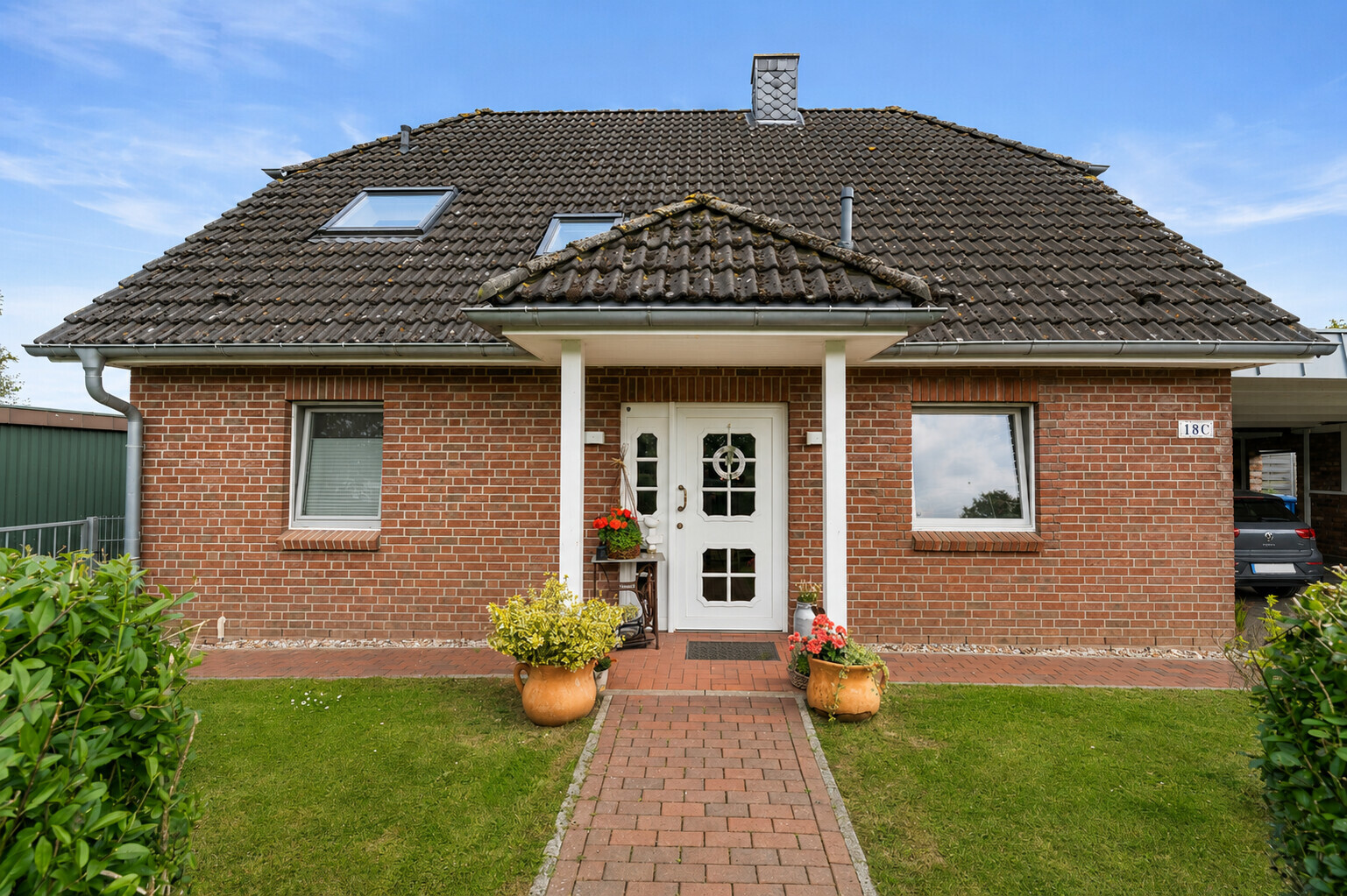 Familienidylle im Grünen – gepflegtes Einfamilienhaus mit Kamin und Garten