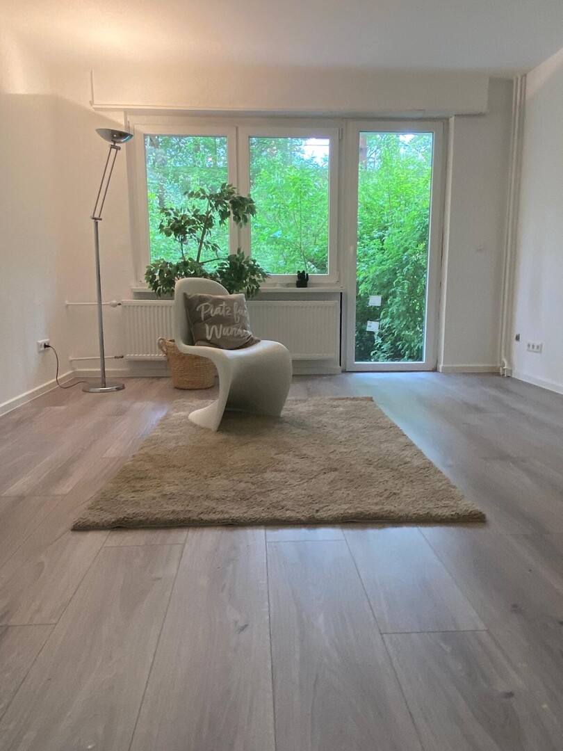 Frisch renoviertes Wohlfühldomizil mit eigener Terrasse im Grünen! (70qm)