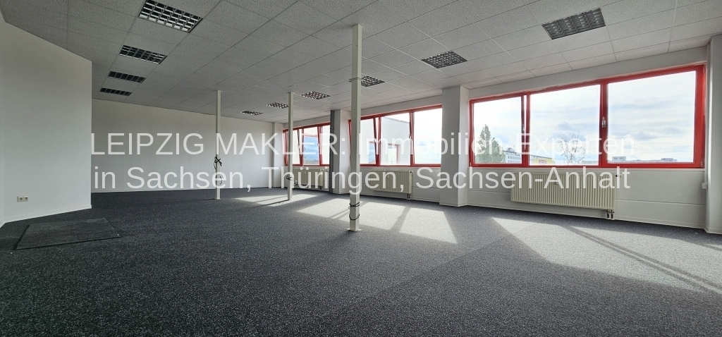 BÜRO + Empfangslounge + Gemeinschaftsküche + WC-Anlage - optional: Lager + PKW-Stellplätze