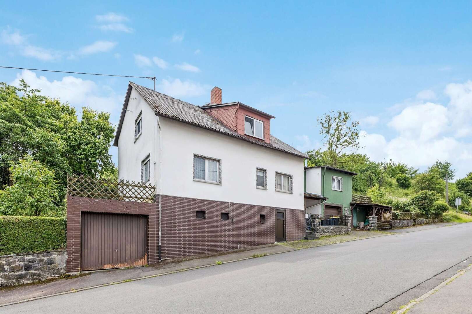 Großzügiges Einfamilienhaus mit Einliegeroption und Garten in idyllischer Feldrandlage
