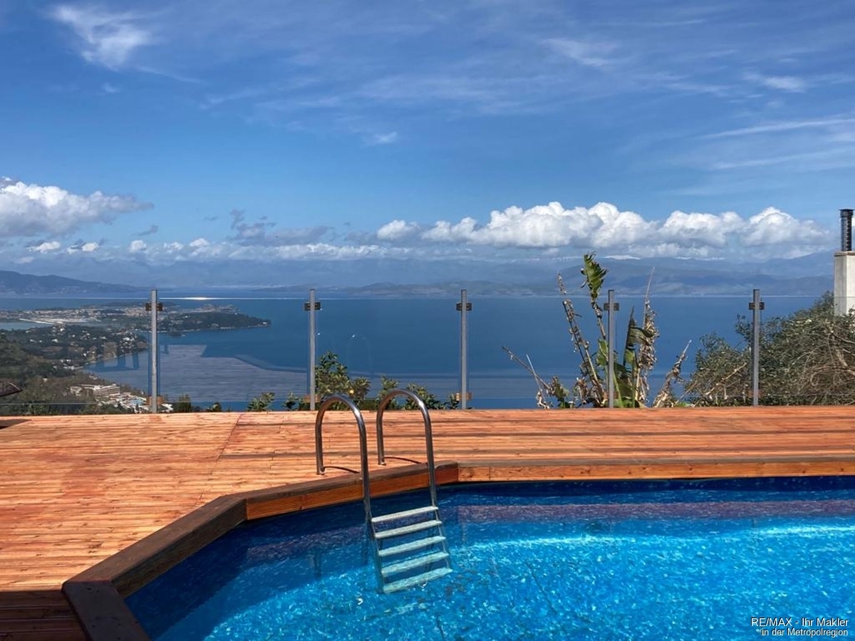 Ferienvilla auf Korfu mit Pool und traumhfaten Blick auf das ionische Meer