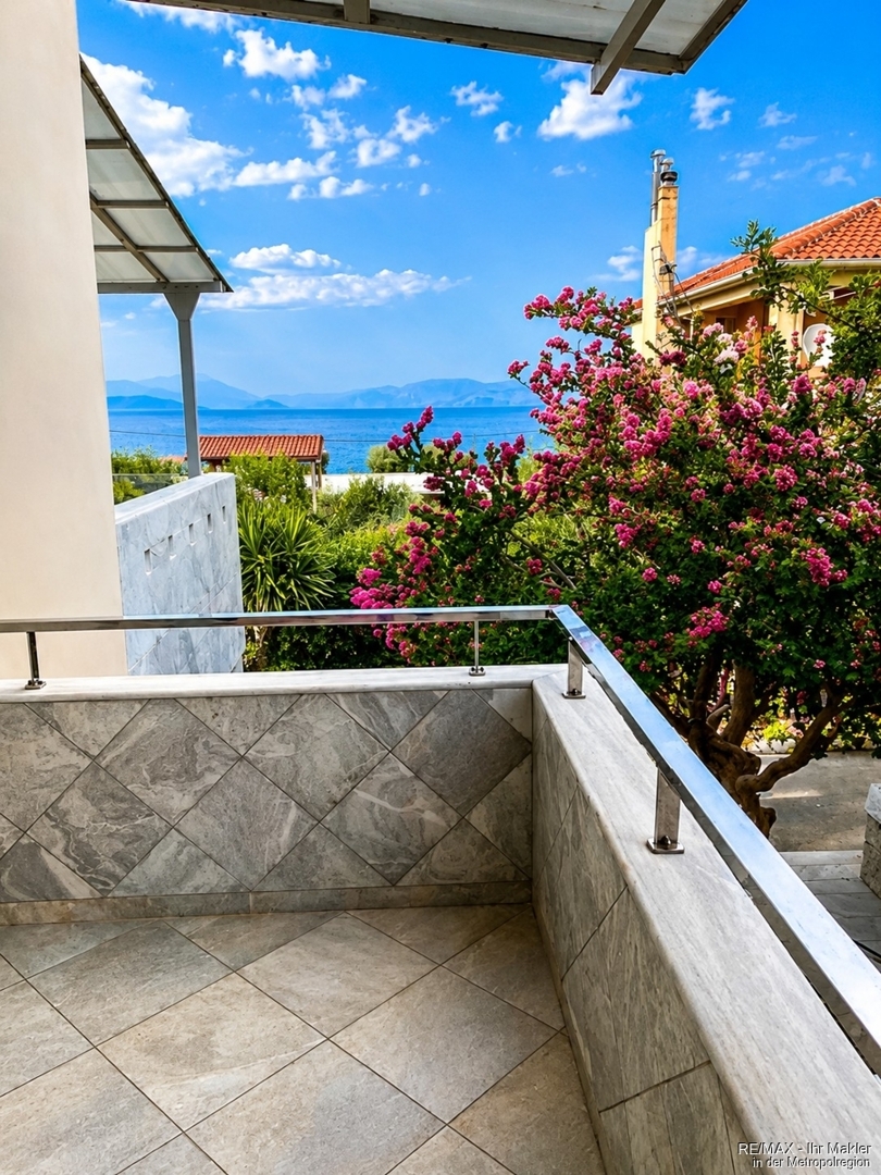 Moderne Luxus-Strandvilla am Golf von Korinth