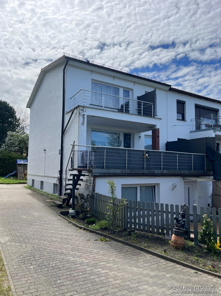 Schöne Doppelhaushälfte mit Einliegerwohnung