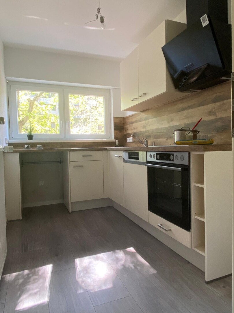 Frisch renoviertes Wohlfühldomizil mit eigener Terrasse im Grünen! (70qm)