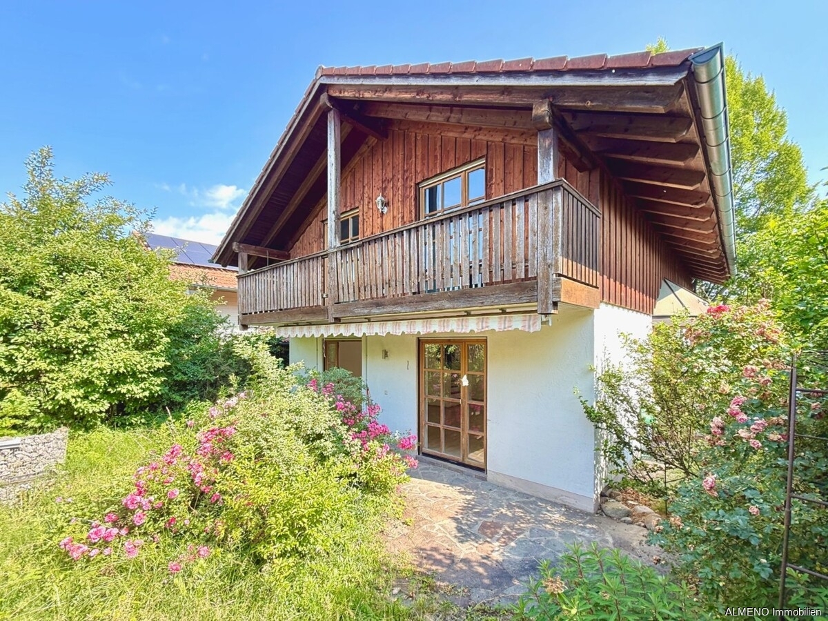 Ein Familienhaus: 4 Zimmer, Garten, Terrasse&Balkon – zum Sanieren und Wohlfühlen