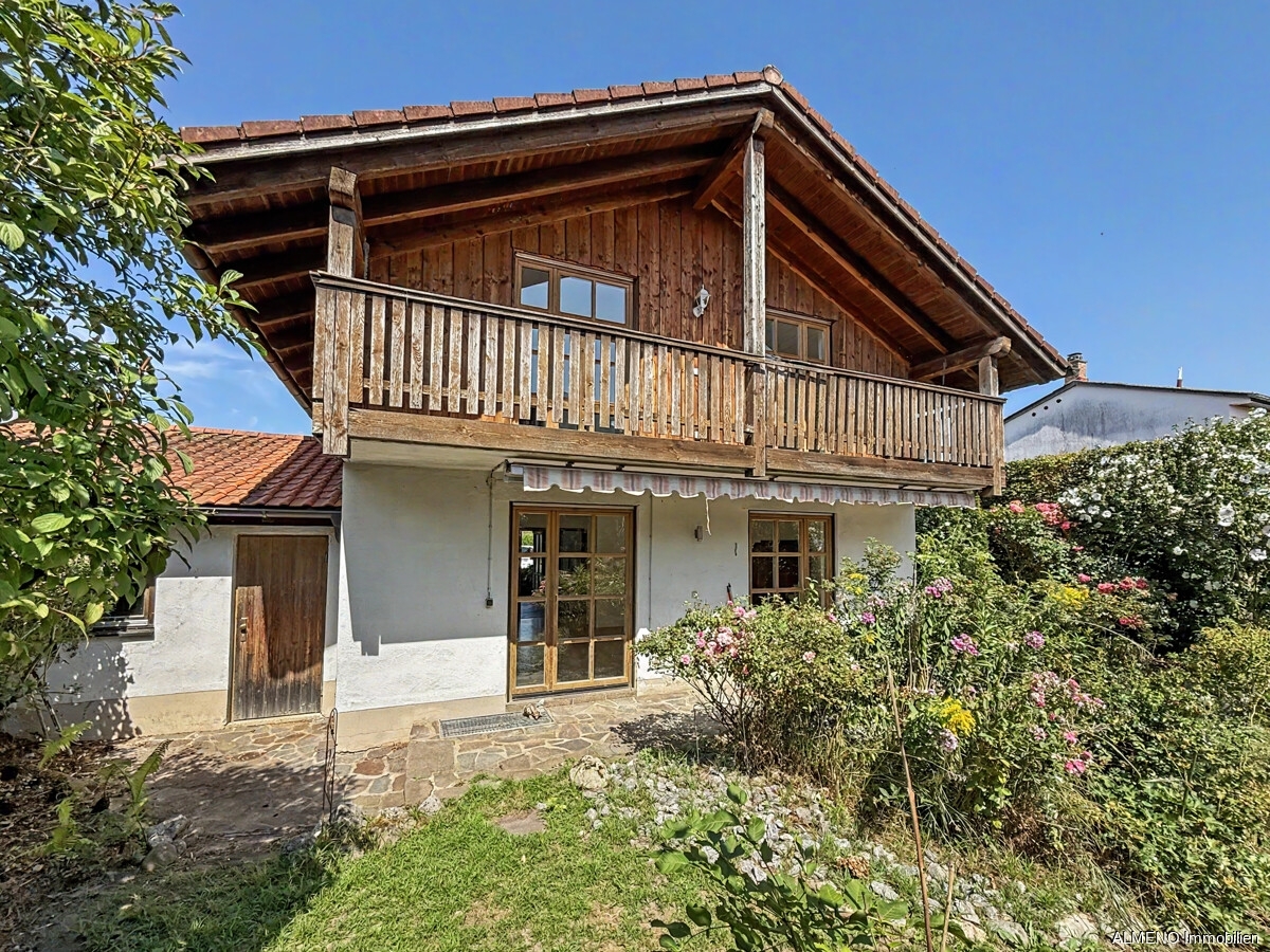 Ein Familienhaus: 4 Zimmer, Garten, Terrasse&Balkon – zum Sanieren und Wohlfühlen