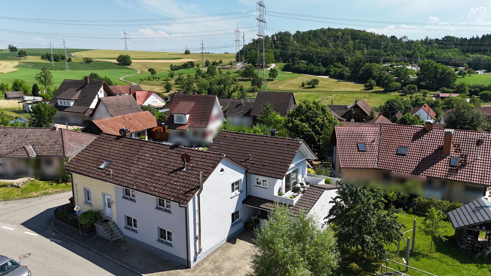 Besonderes Zuhause mit Wohlfühlcharakter – Modernisierte Doppelhaushälfte mit Einliegerwohnung