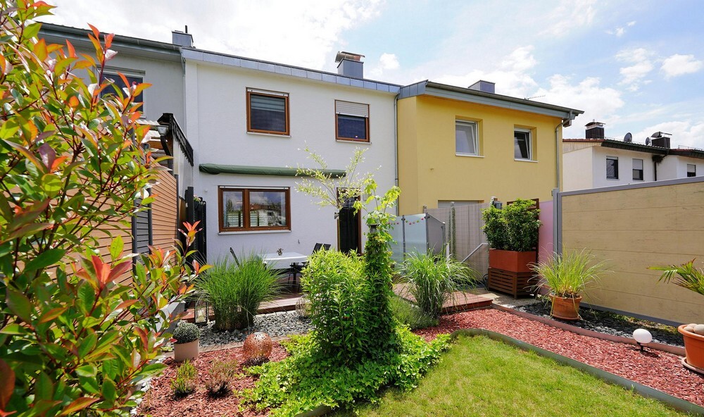 Liebevoll modernisiertes 
Reihenmittelhaus mit Garten und Wohlfühlcharakter