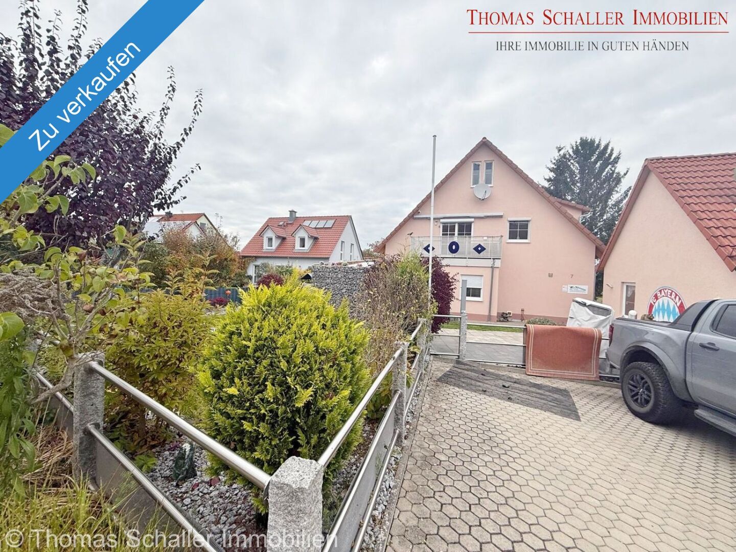 Hochwertiges 3-Familienhaus mit Einliegerwohnung, PV-Anlage & Gartenparadies