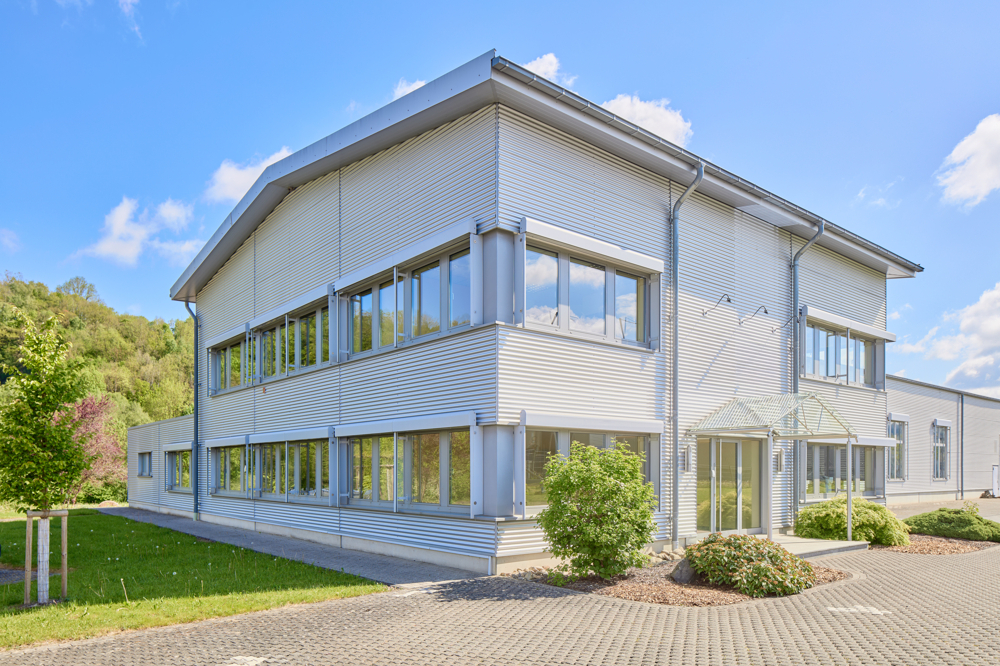 Arbeiten wie im eigenen Bürohaus! 
360 m² Lagerhalle optional!