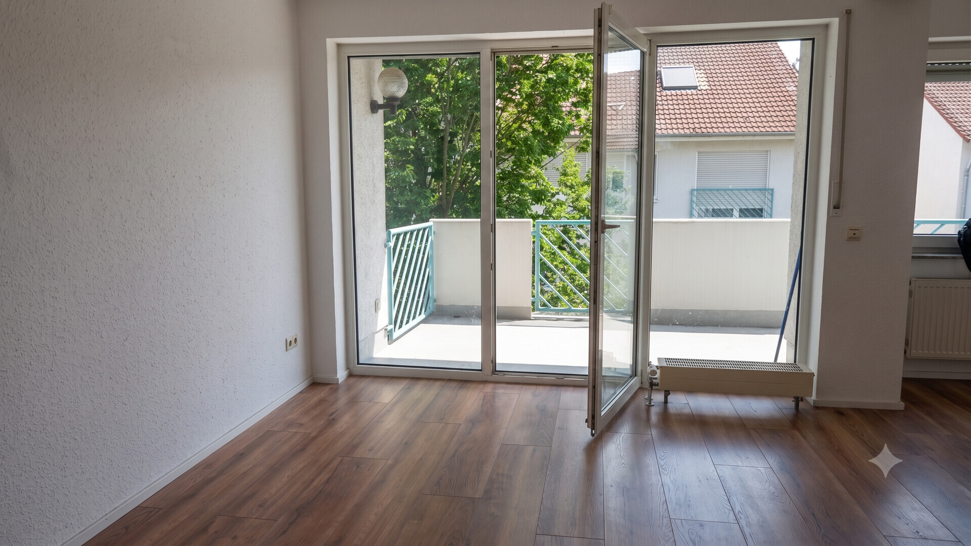 Großzügige 2-Zimmer-Wohnung mit Balkon & Tiefgaragen-Stellplatz