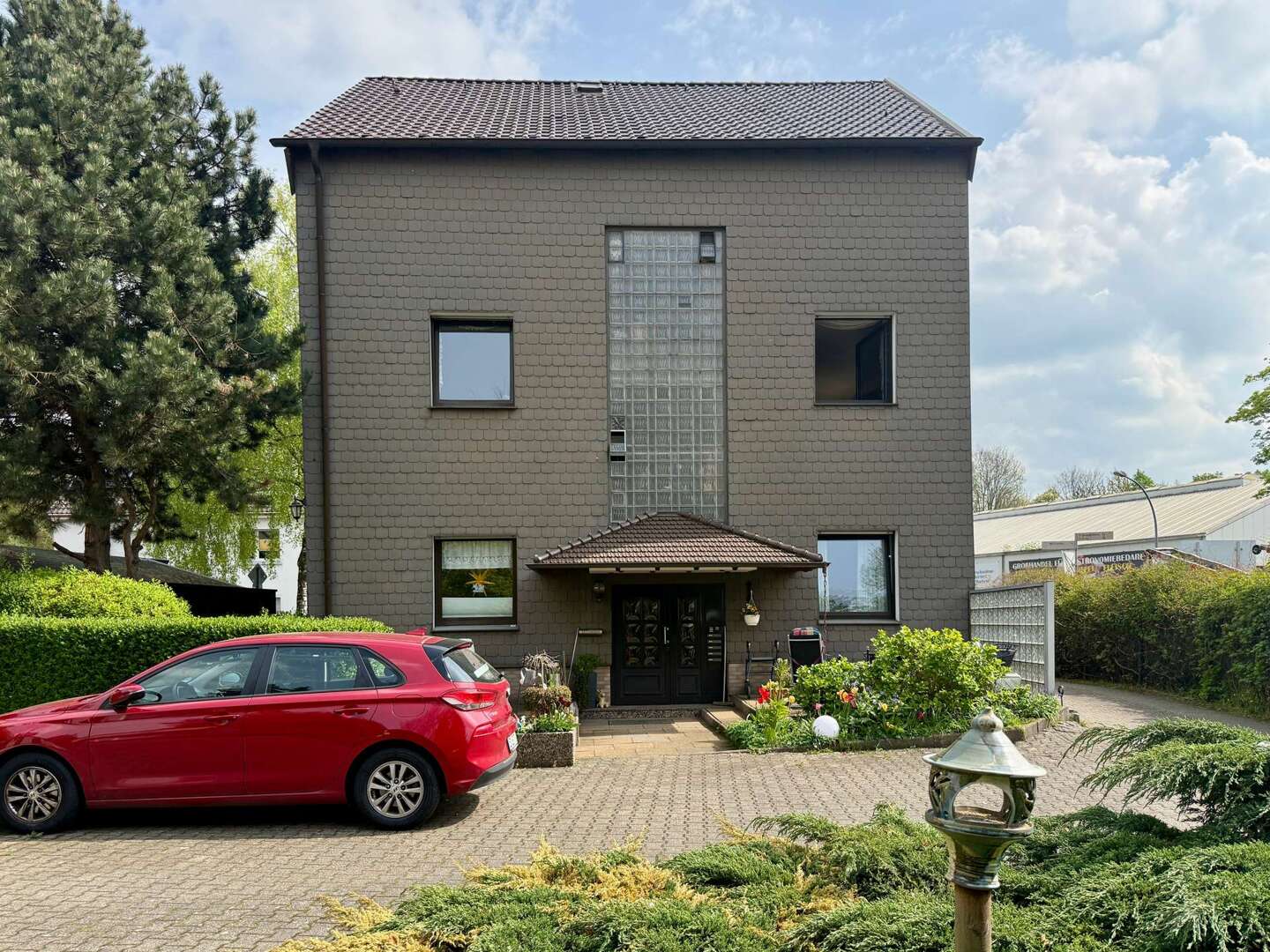 Gepflegtes Mehrfamilienhaus mit Potential