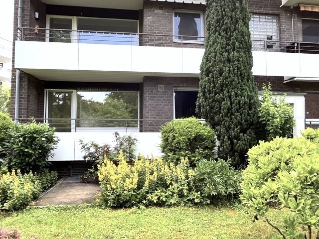 Bezugsfreie 3-Zi.-Wohnung mit 2 Loggien, saniertem Bad, sep. WC, EBK, ruhige Nebenlage in Oberkassel