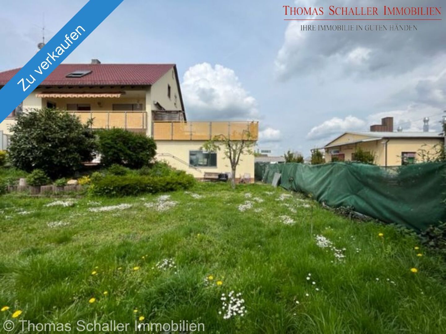 Mehrfamilienhaus mit Gewerbeeinheiten (2 Industriehallen mit Büroräumen)