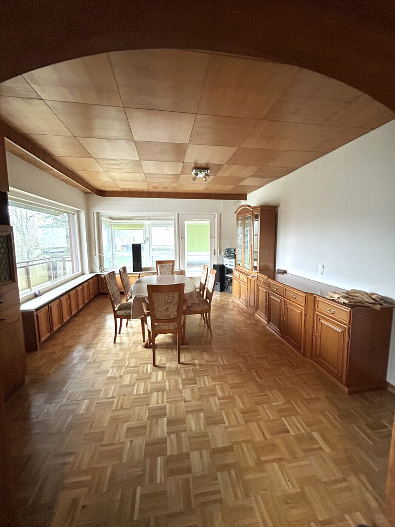 Bezauberndes 8-Zimmer-Haus mit Kamin, Wintergarten, Balkon und Terrasse