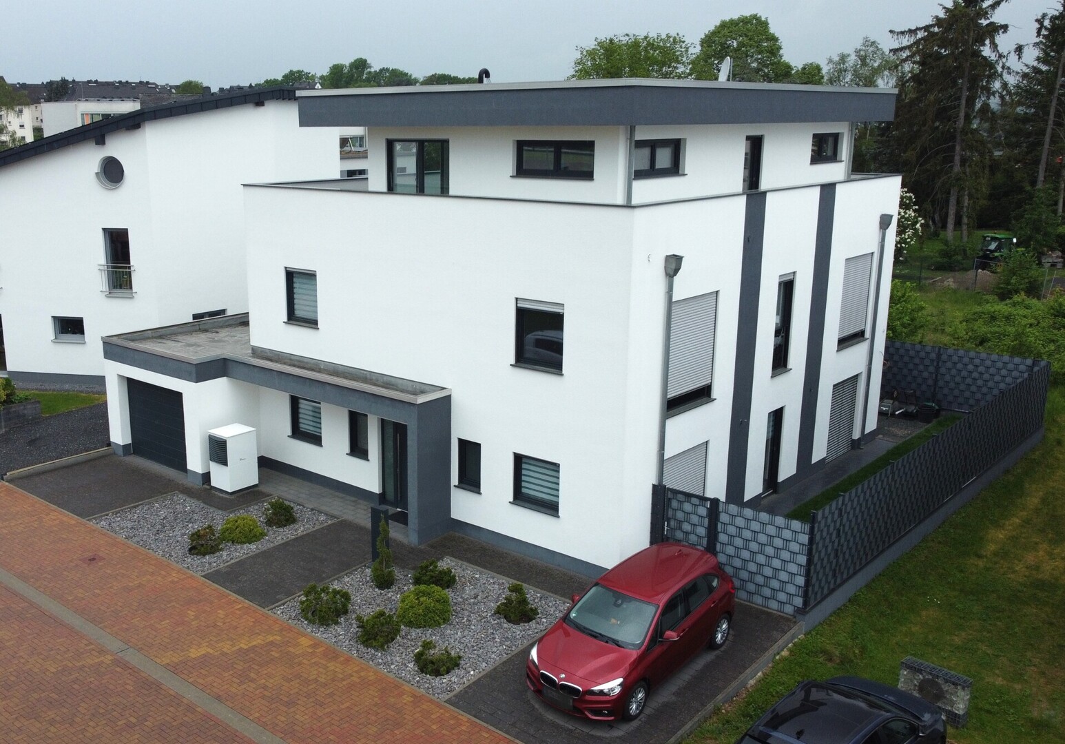 Modernstes Wohnen über 3 Etagen - diese Stadtvilla wird Sie überzeugen!
