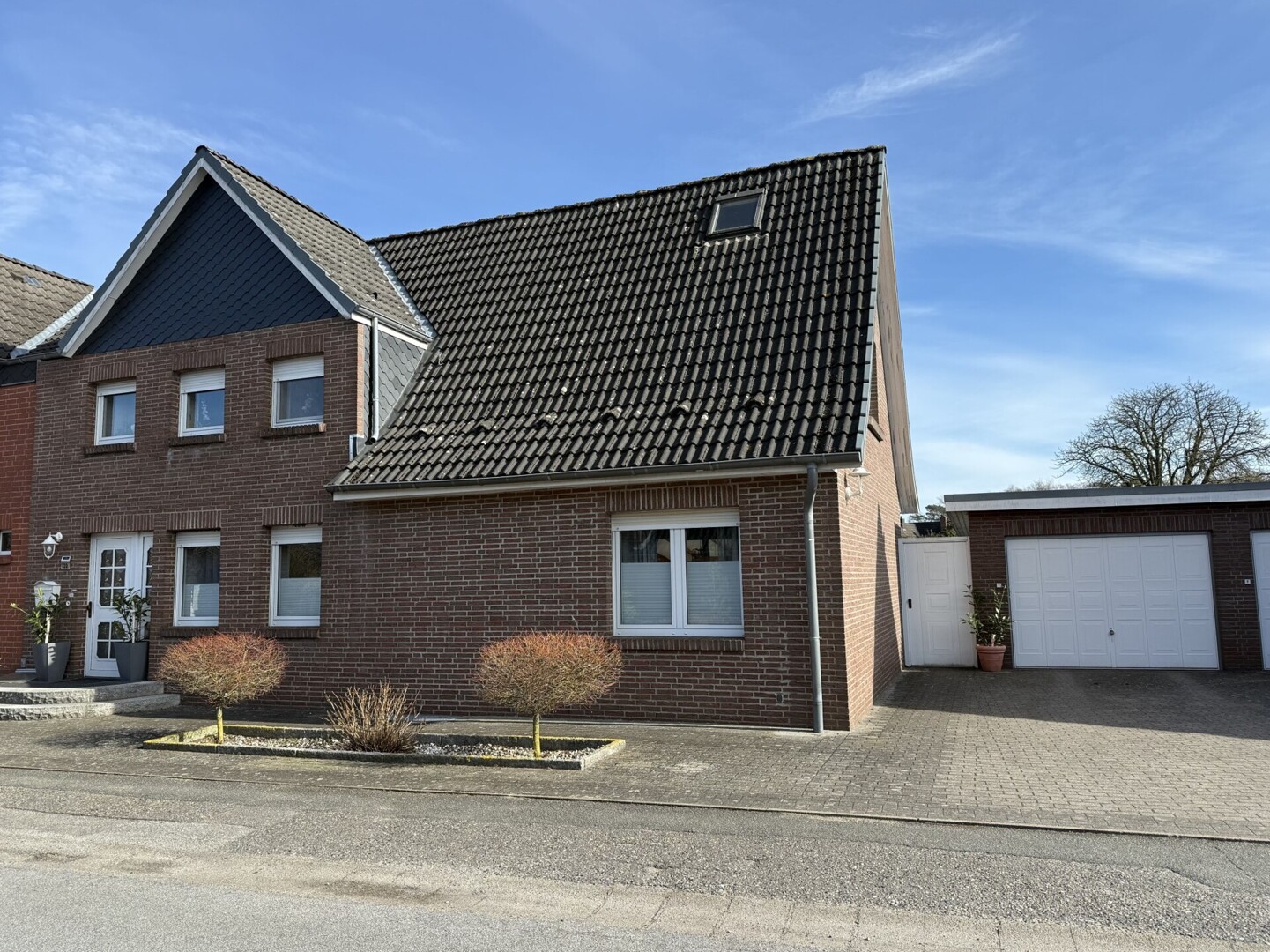 Seltene Gelegenheit in Lübeck-Kücknitz: Familienhaus mit 857 m² Eigenland und großem Garten