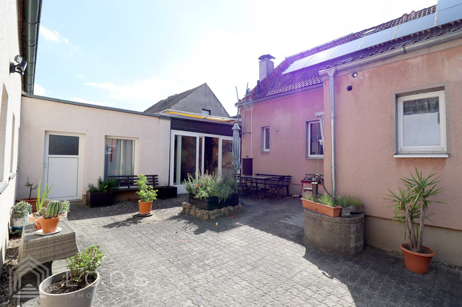 Einfamilienhaus mit Einliegerwohnung in Hennersdorf